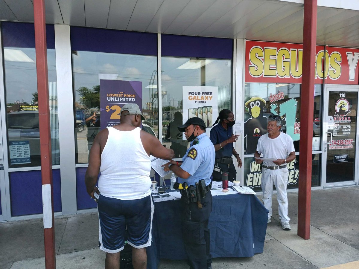 EPDPD_Outreach's tweet photo. "Reach Out For Safety" at Metro PCS, 104 S. Carroll. JP Storefront focuses on Online Reporting, Catalytic Converter Theft Prevention, and See Something Say Something @DPDChiefGarcia @AShawDPD @DPDAnderson @chiefizzy @DPDSalas @DPDJubileePark @bdwilsondpd https://t.co/oMZuT6U4WK