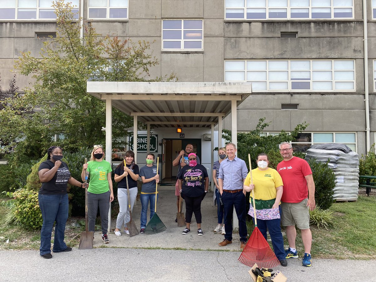 Binetprincipal's tweet photo. We want to give a big shoutout to Northeast Christian Church and Jason for loving the students at Binet. We received a pallet of mulch Thursday so that we can love the Binetborhood during School Blitz!  Thank you! #schoolblitz #lovetheville @wtmckenzie https://t.co/XduwsuuP0a