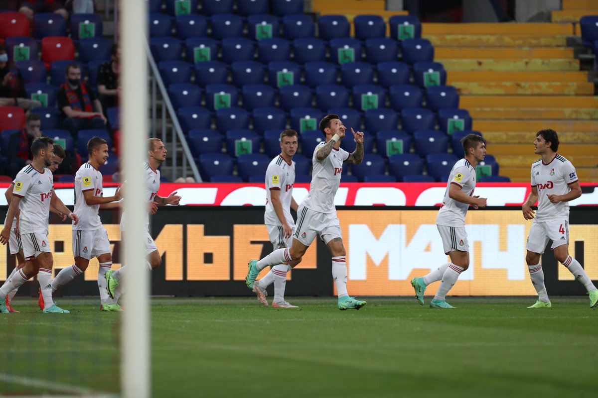 fclokomotiv's tweet photo. ⚽️ 22' ГООООЛ! Фёдор! Смолов! Третий по счёту угловой закончился взятием ворот ЦСКА 💪🏻

Куликов с правого края исполнил стандарт, Мурило выиграл борьбу на втором этаже и скинул мяч на Смолова. Тот был точен, сравняв счёт!

#ЦСКАЛоко 1️⃣:1️⃣ https://t.co/YMX3mC2JFl