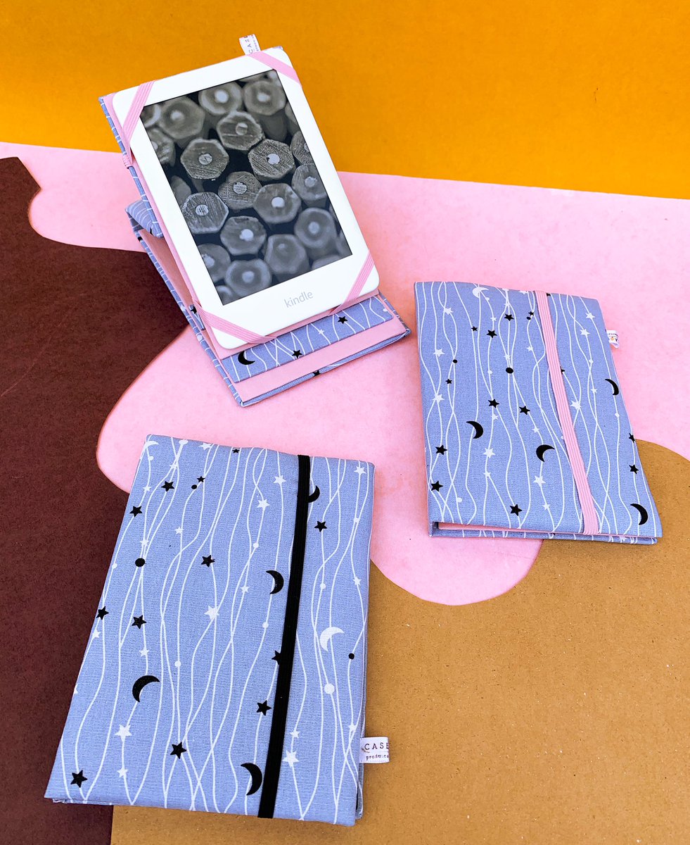 casecaju's tweet photo. Um book das cases para Kindle estampa luar estrelado azul porque merecem 🌙⭐️💙
#capakindle #kindlecase #casekindle #kindle #KindleUnlimited #KindleBooks https://t.co/U4eFcnC3Ie