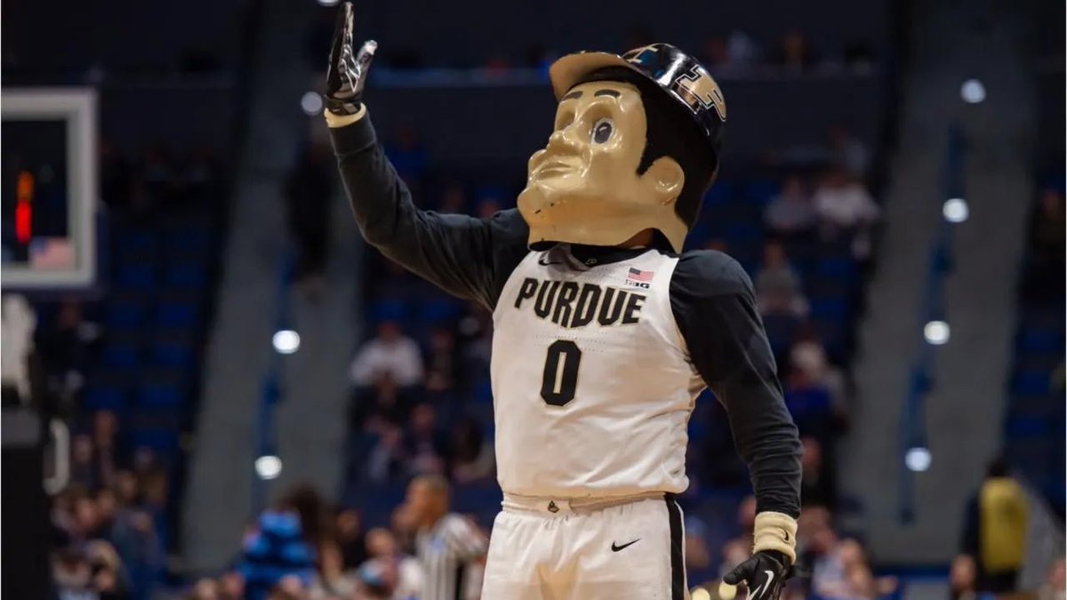 Blessed to receive an offer from Purdue university 💛<a href="/CoachAntonioLow/">Antonio Lowe</a> <a href="/josephadams29/">Coach Joseph Adams</a>