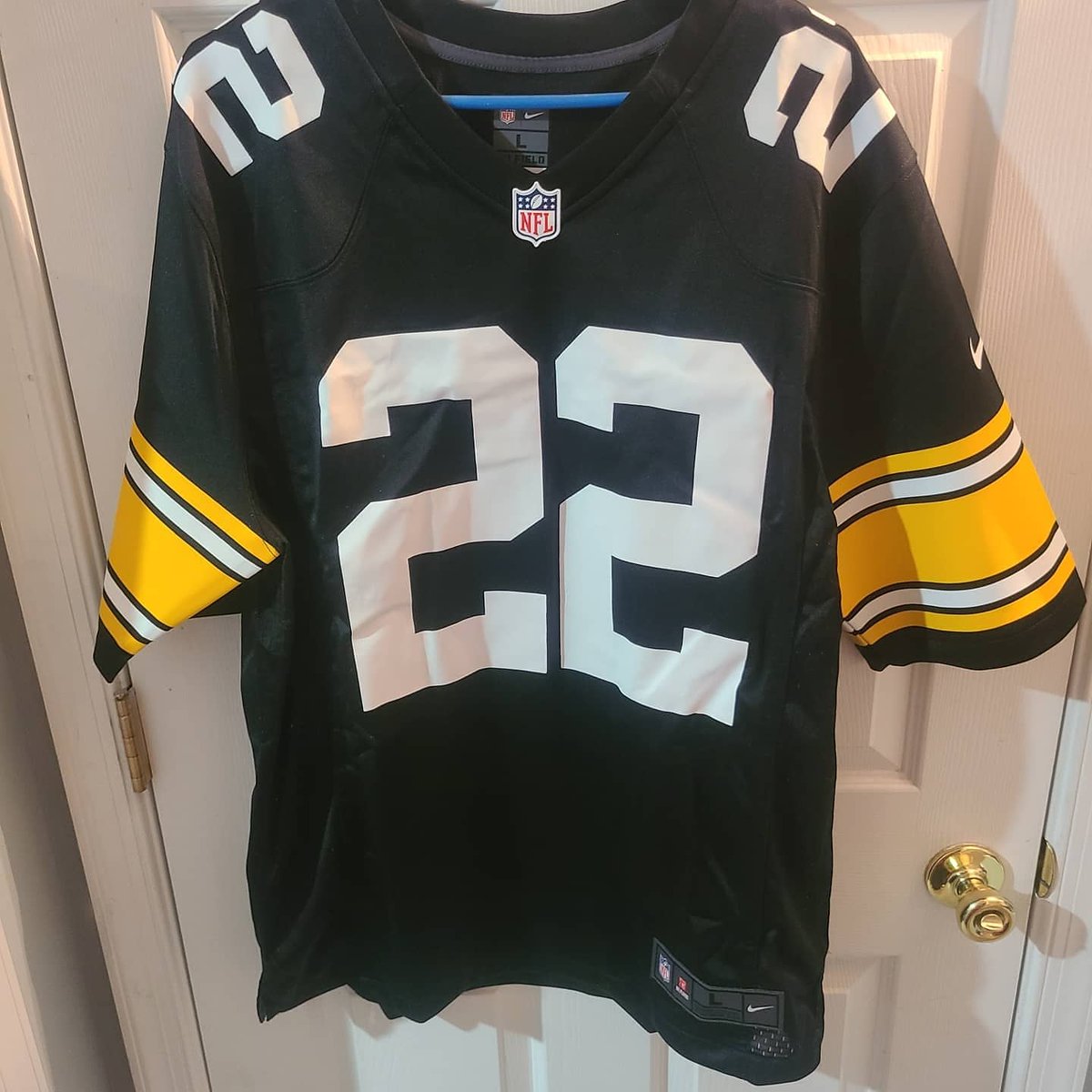 BryantGrahamJr's tweet photo. Got my @najee_harris @steelers jersey today, just to have to send it right back because of the upside-down numbers on the back!🤦‍♂️ come on NFL Shop get it together!
#NFL #Steelers #NajeeHarris #NIKE https://t.co/WeSPMBaIha