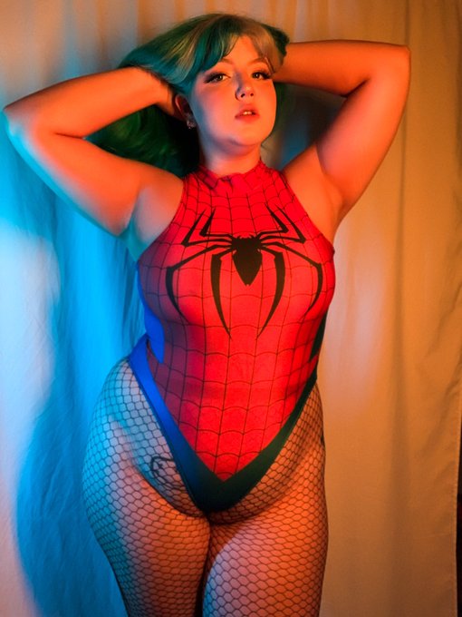 This costume had 0 room for my 🐱💀 https://t.co/05l2TjBlHw