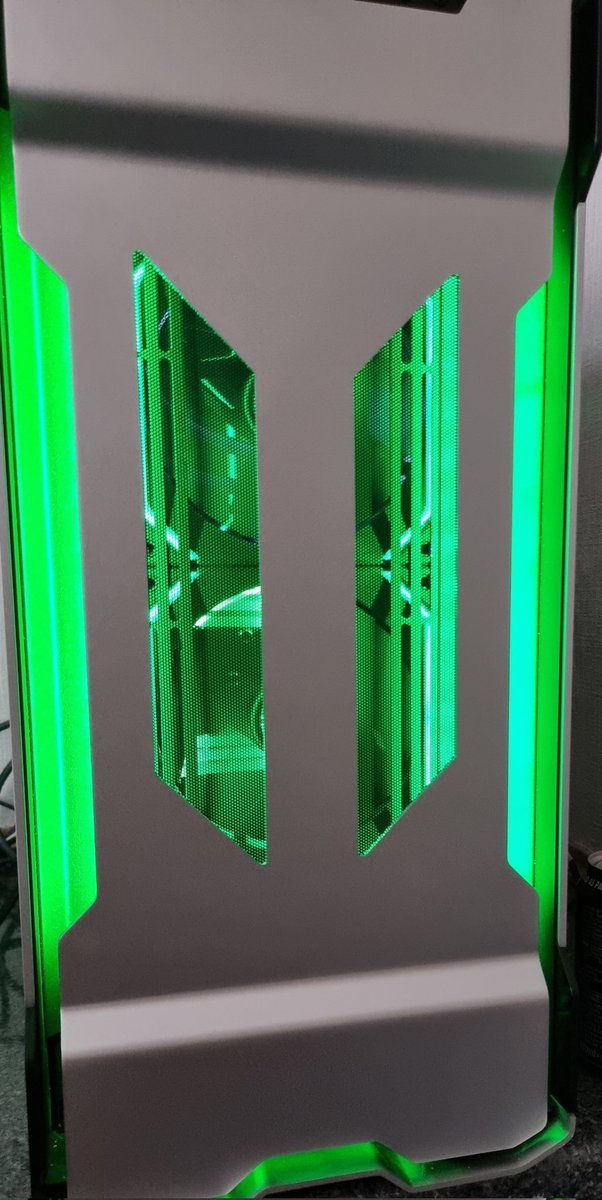 G2TheReturn1's tweet image. Extra #airflow is always appreciated. 🙃

#phanteks #evolvx #pc #gaming #rgb