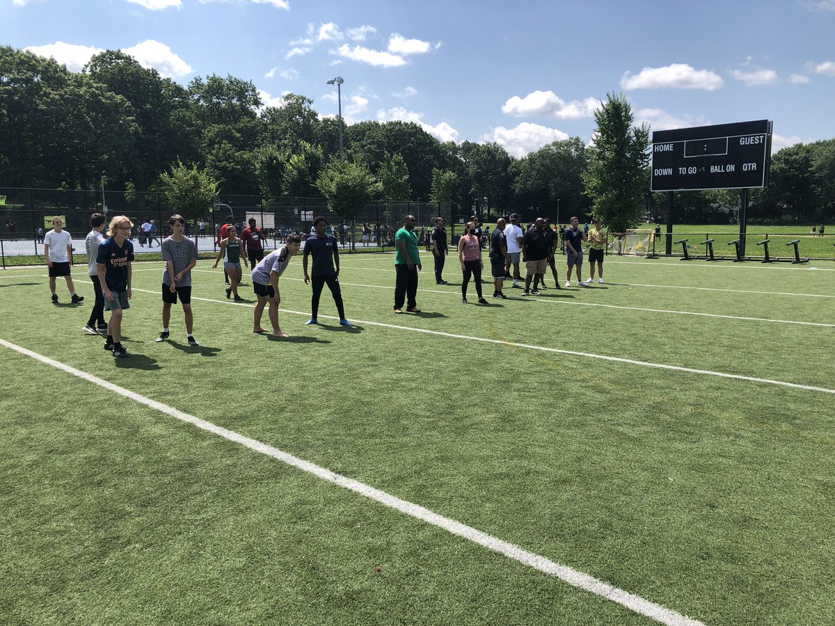 BCEengagement's tweet photo. @bostonpolice #districtB3, #BCE & #schoolpolice joined @BostonParksDept #AlmontPark sports camp for dodgeball games & 💦 🎈fights , some 🍕 & 🍦 #BPDicecapades #bestdayatcamp #dodgeduckdipdiveanddodge #commUNITY #ournarrative @BostonPatrolmen @police_boston @BPSOF @boston_pal https://t.co/o8yikZSkoP
