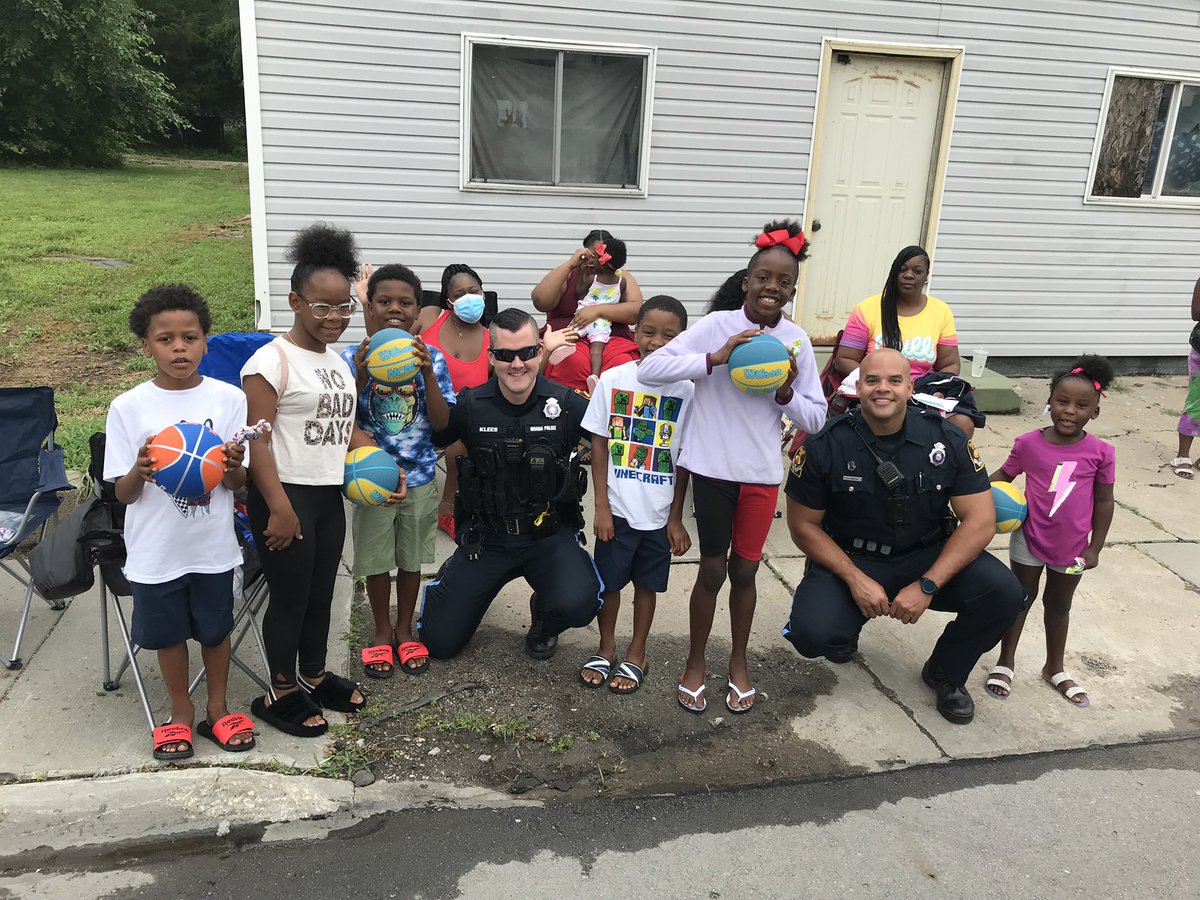 OmahaPolice's tweet photo. We hope everyone enjoyed the #NativeOmahaDays parade this morning! Our officers were able to help celebrate by providing some new basketballs to the youth courtesy of #OperationNETS! π #Enjoy #BeSafe https://t.co/7LgWC5vfu4