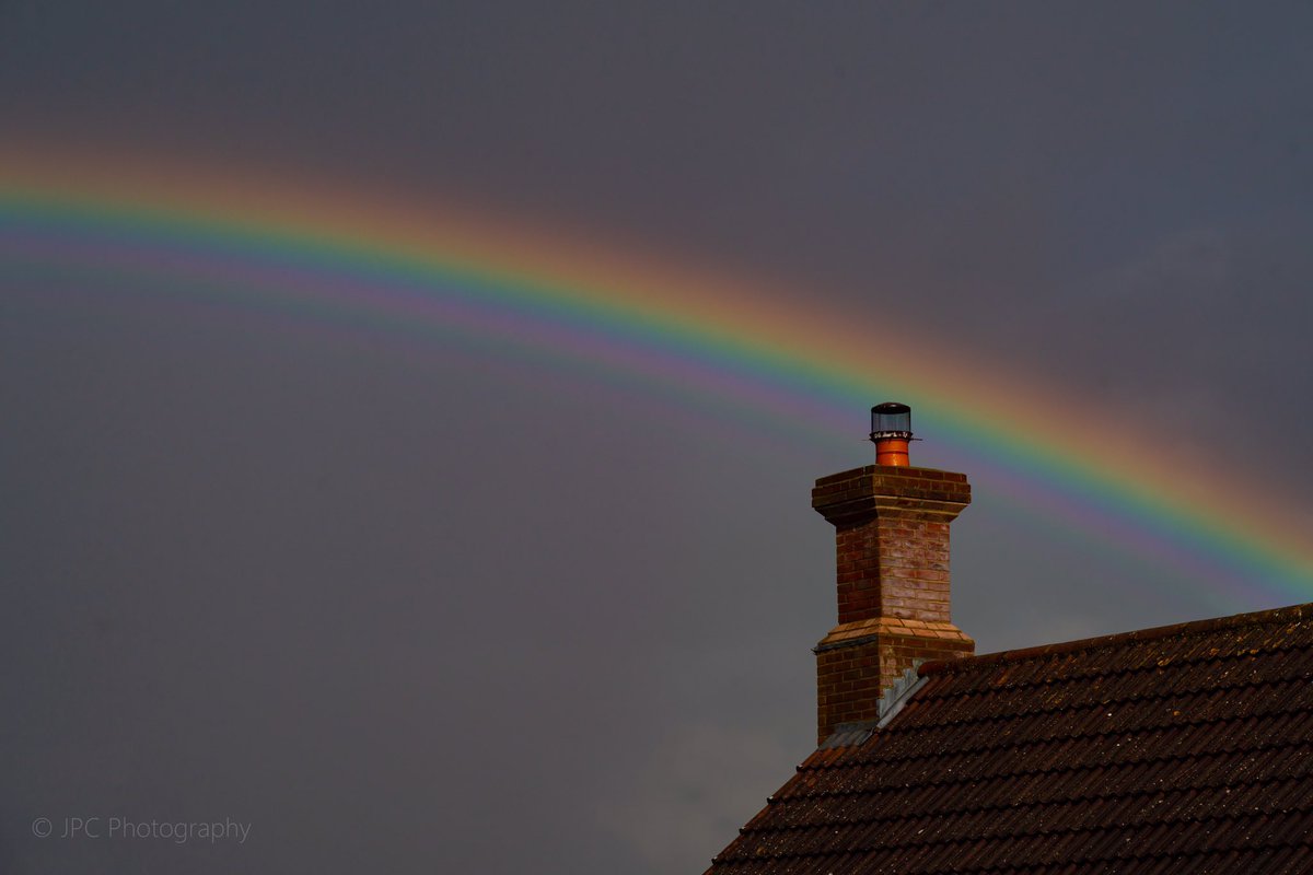 jpcphotouk's tweet photo. A supernumerary rainbow in Cambridge - something I’ve never seen before! #rainbow #StormEvert @Cambslive https://t.co/ZYNM7n4Wv3