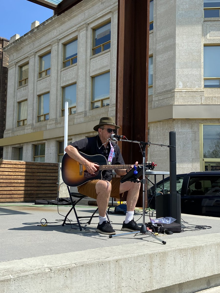 MarketRegina's tweet photo. 🎶Music is back at the plaza🎶
What a lovely, bustling long weekend market today!
Pop down to City Square Plaza for lunch before 1 pm 🚚🚛
#ReginaFarmersMarket
#FarmToTable #ShopLocal
#ReginaFood #YQRFoodie
#Saskatchewan
#MadeInSask
#BakedInSask
#GrownInSask
#DesignedInSask https://t.co/FUkuhYkz3E