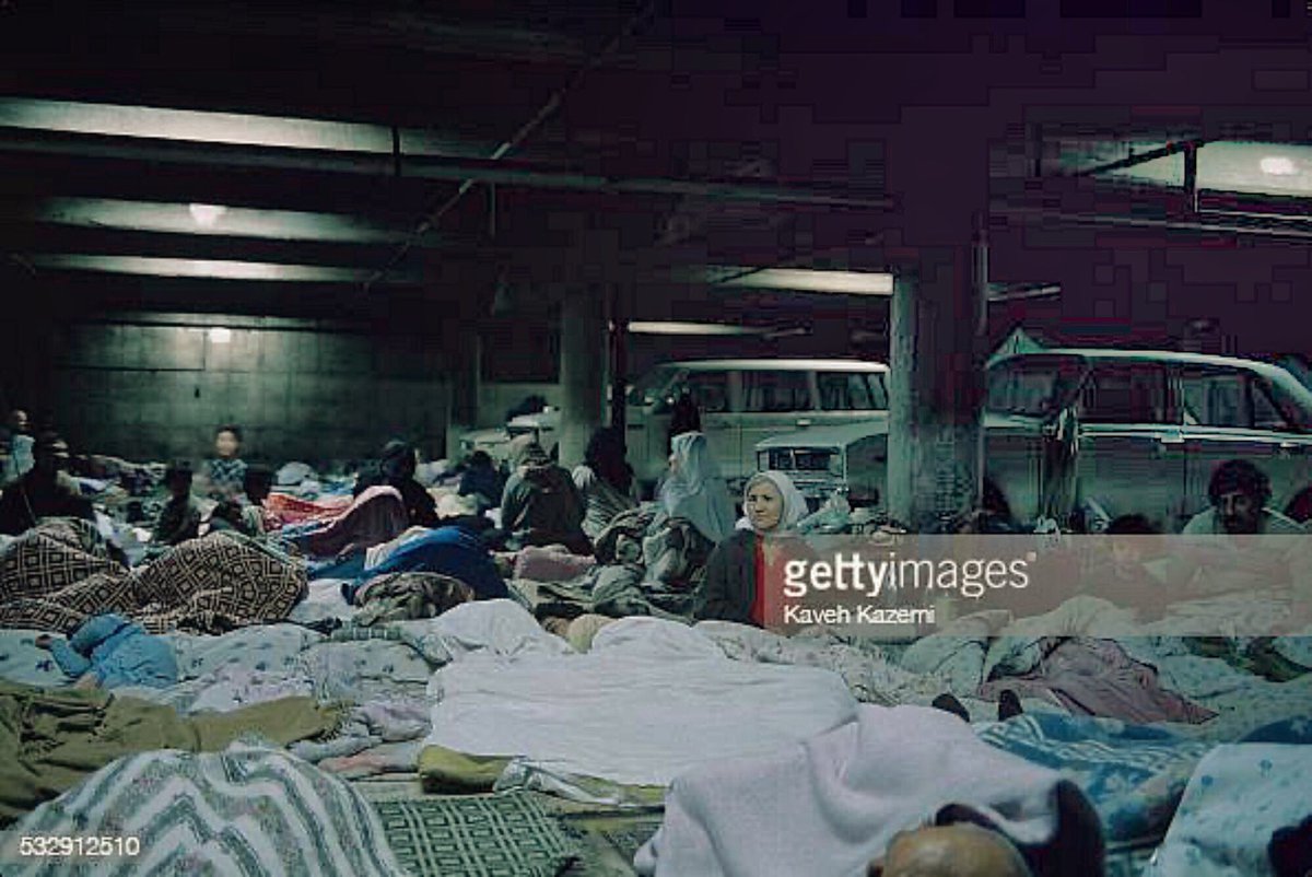 IranHistoryPics's tweet image. موشک باران تهران و پناه بردن مردم به پناهگاه
سال ۱۳۶۶
عکاس کاوه کاظمی