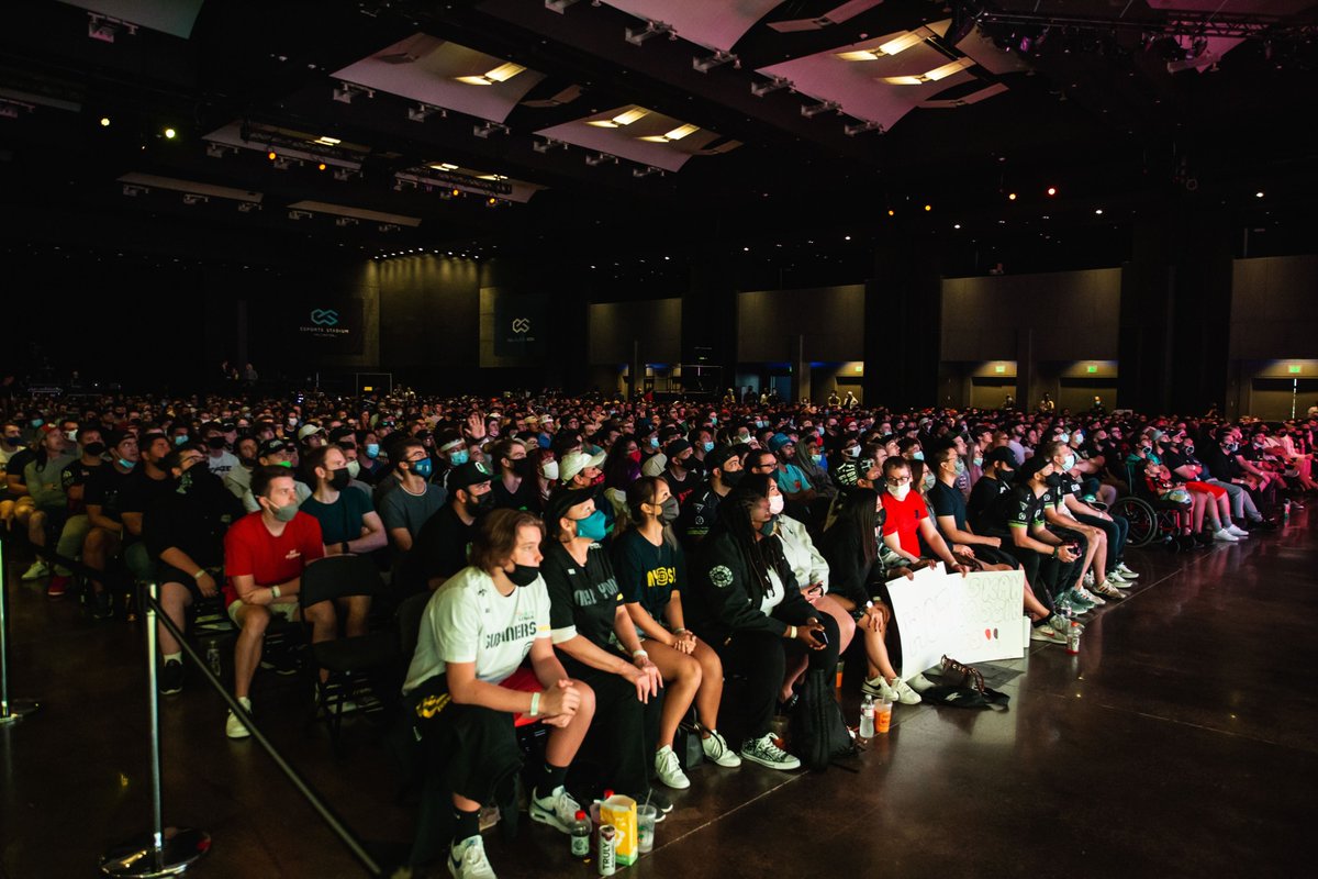 OpTicTexas's tweet photo. #GREENWALL, we missed you.

Welcome back to LAN. https://t.co/rRfPQRPlBX