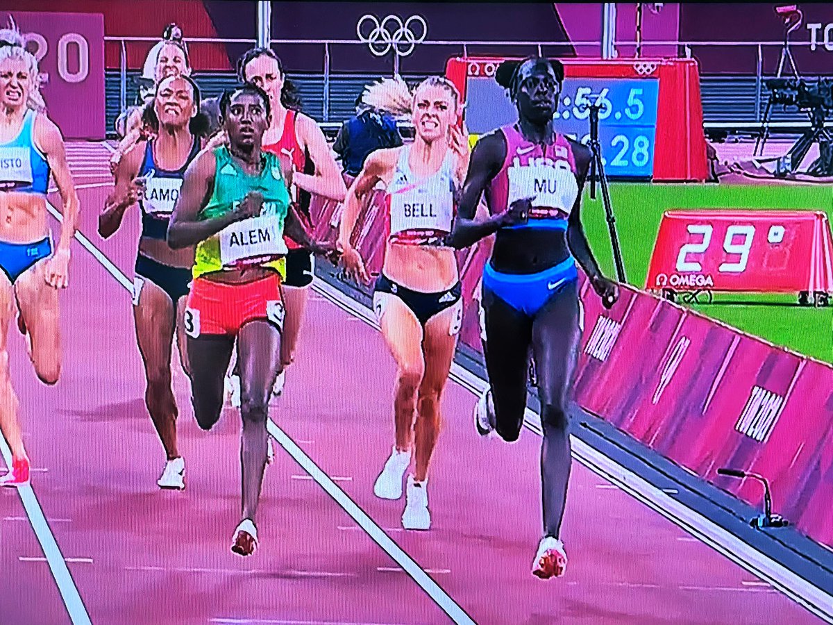 andybehrens's tweet photo. Look at the total anguish on the faces of these world class runners while Athing Mu, unbothered, just jogs it in to go 1:58. https://t.co/wjWzKw5qgP