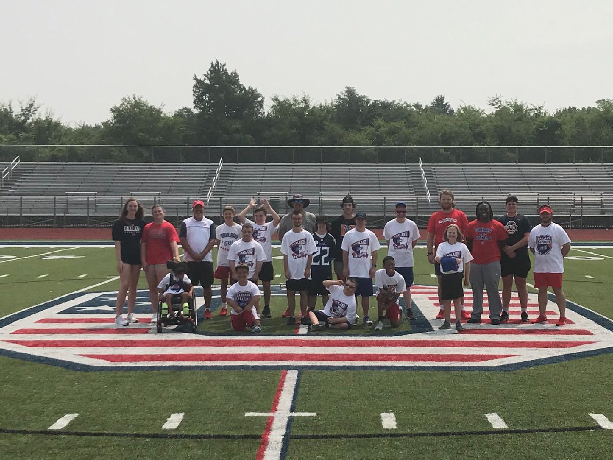 area16sotn's tweet photo. 1stfootballClinic!#success
Thanks @OHSPatsFootball  @CoachCreasy_OHS @coachdobbs78 &amp; OHS Players (past &amp; present) made for an unforgettable day on the big helmet! https://t.co/Y4f7n26ymw
