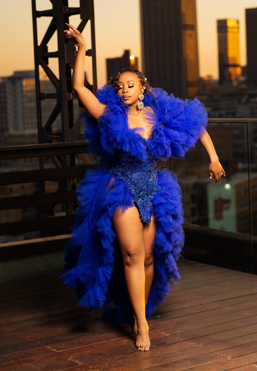 BontleModiselle's tweet image. Look 2
Styled by: @advicebykgosilesego 
Dress: @willetdesignscouture 
Shoes: @europaart 
Make-up: @makeupbyzodwa 
Hair: @kudatot_hair 
Photography &amp;amp; edit: @ok_majozi 

#SAMA27