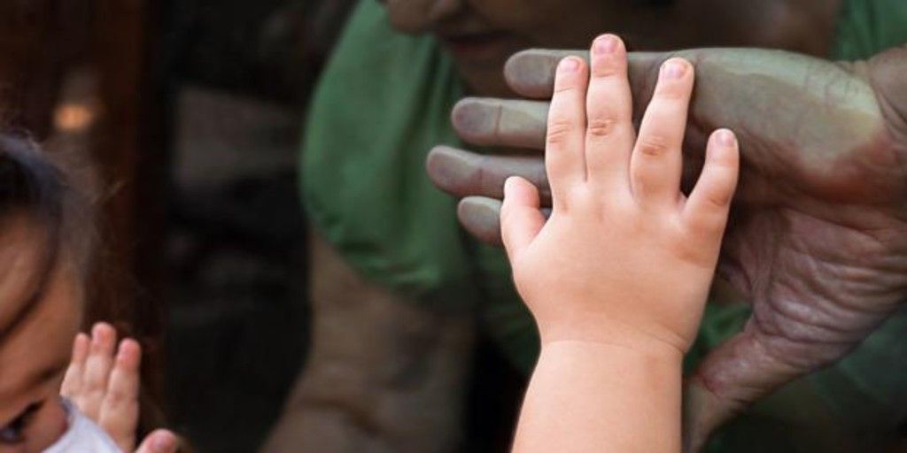 Diez planes divertidos y entrañables para hacer con los abuelos respetando siempre las medidas de seguridad
buff.ly/2WDlLNd
<a href="/abc_familia/">abc_familia</a> <a href="/DomusVi_Es/">DomusVi</a> 
#InformeFamilia #Familia #AbuelxEresLoMas #Abuelo #DiaDeLosAbuelos #ocio #PlanesVerano #vacaciones #consejos