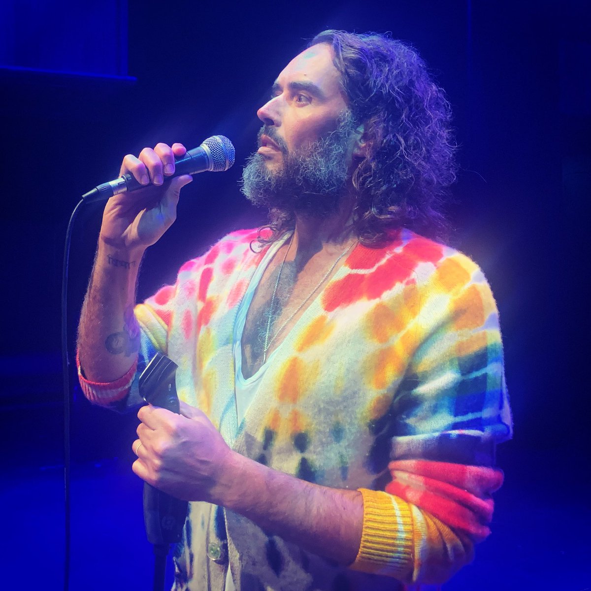 I’m doing LIVE shows! Come join me! Let’s have a laugh and talk about the madness of the last 18months. X You can get tickets here - russellbrand.com/live-dates/