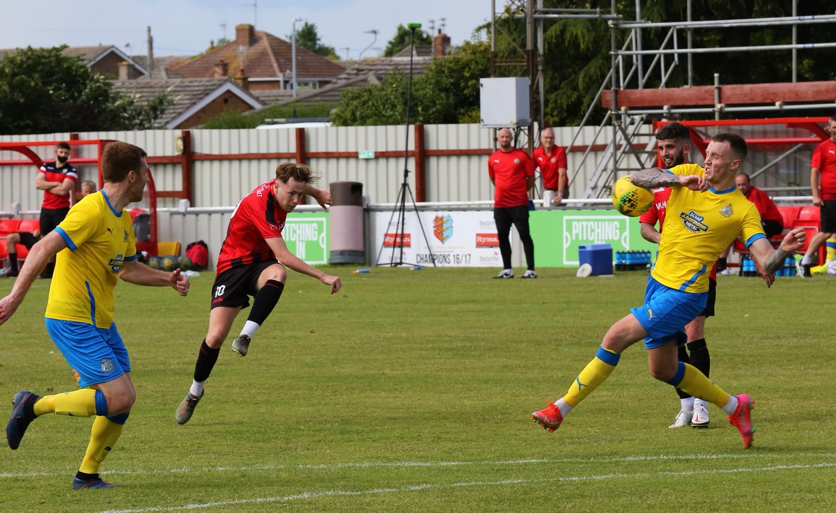 TheNoggins's tweet photo. 📸: PSF - @Brightlingseafc v @altrinchamfc Great to have the Altrincham team at North Road for their first visit. Good, competitive friendly and the R's can take plenty from this run out. Full gallery coming to the website soon.🔴⚫️🔴⚫️ #UpTheRs https://t.co/1QZIdgwoJD