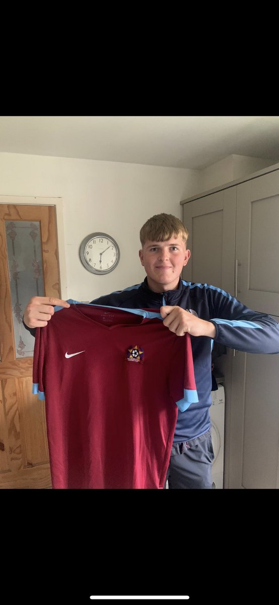 open_villa's tweet photo. ⚽️Players Retained⚽️

Delighted to announce we’ve acquired the services of that guy dale from insta @DaleeMcGovern and also one of his Clients! Our very own slabhead @LewisChapman00 , both are absolutely vital in our push for promotion this season ⚽️💜 #UTV https://t.co/uaA4dkFzqx
