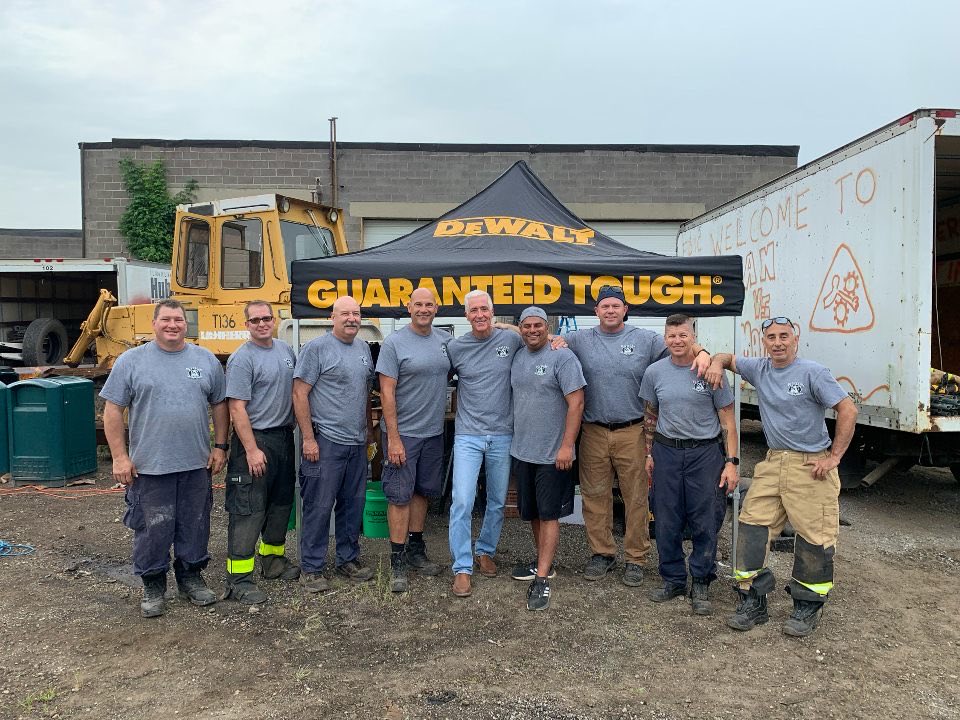 ForcibleDoors's tweet image. Another year teaching at FDIC Man vs Machine Bobby Halton wearing his new shirt. Be prepared when when it happens to you. #forcibledoors.com ⁦@fireengineering⁩ ⁦@PLVulcanTrainin⁩