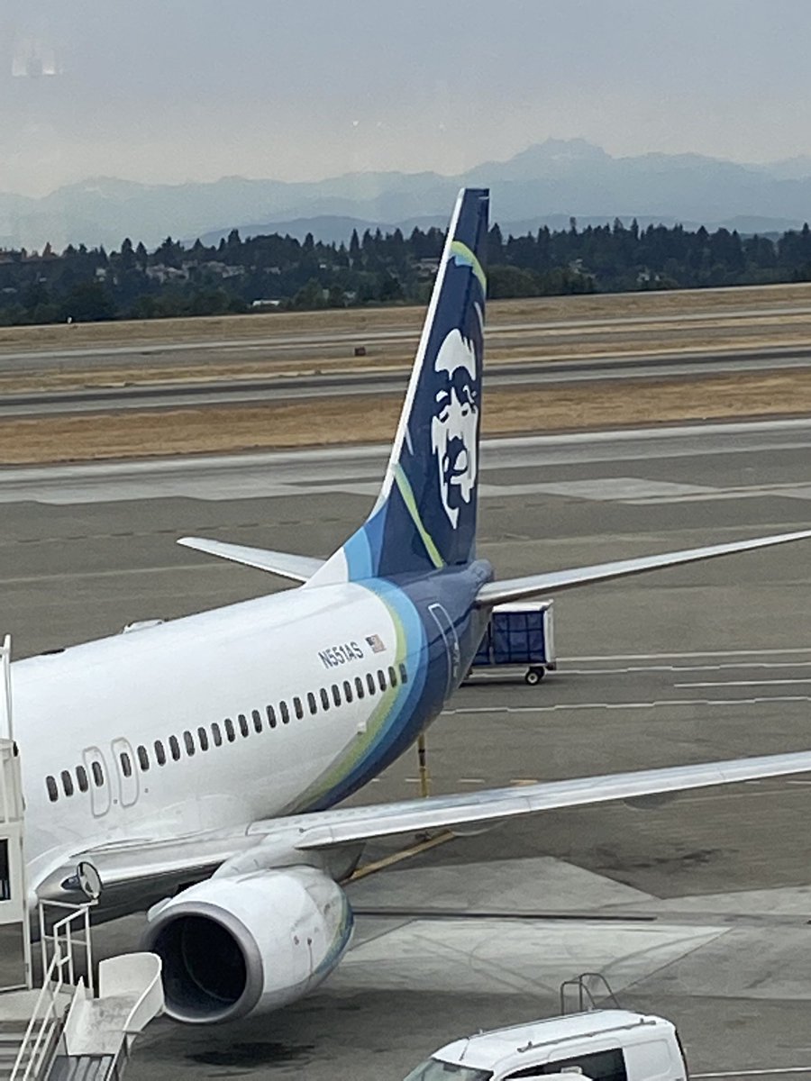 stlsguy's tweet photo. Just witnessed Alaska’s finest flight attendants surely help save a passenger in medical duress coming home from CHS to Seattle! Amazing folks on a great airline! @AlaskaAir #ALK https://t.co/Q7njyBWSbP