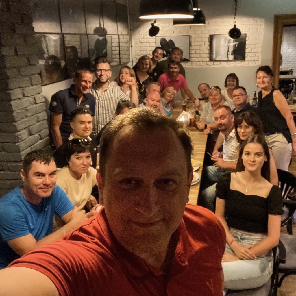 poselTTrela's tweet photo. Udanego sobotniego wieczoru od części mojego najlepszego teamu na świecie! 😉
#TeamTrela #Sobota #FriendsTime https://t.co/NtEbtYePZw