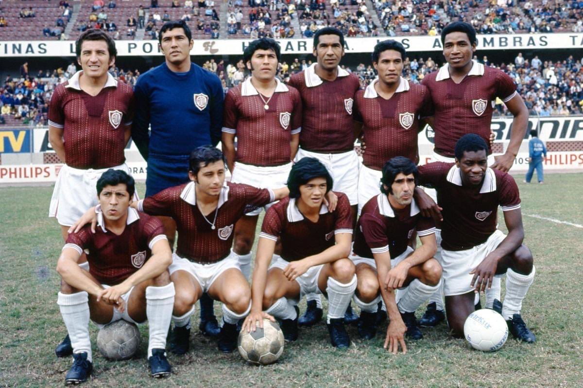 OldFootball11's tweet photo. #OnThisDay in 1931, Defensor Lima club was founded in the Peruvian capital. Was champion in 1973 and in '74 was a semifinalist in the Copa Libertadores.
#VamosCarasucias

The photo is from 1972. https://t.co/gU5lgGuoFh