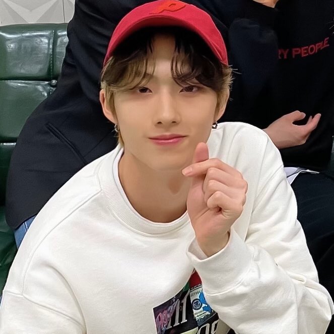 jiungarchives's tweet photo. it’s missing choi jiung hours https://t.co/4ePtSran23