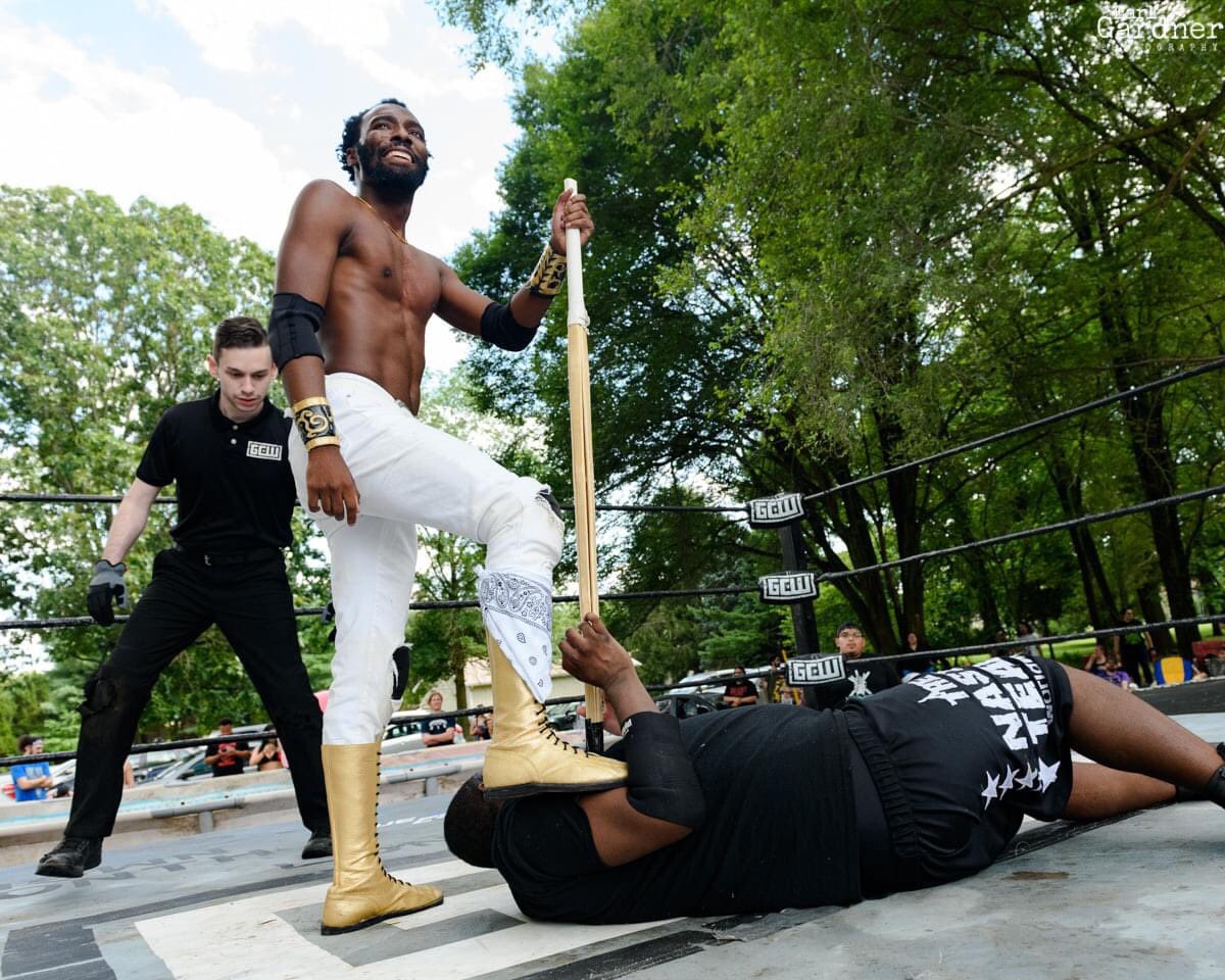 CheeseburgerROH's tweet photo. White Pants CB is an absolute menace to society ☠️
He had to wipe the mud off his boots on this punk’s face while flexing his abs in front of this beautiful scenery. #BuiltDifferent
#WorldFamousCB
#TheRhythm https://t.co/dumlXf3vA5