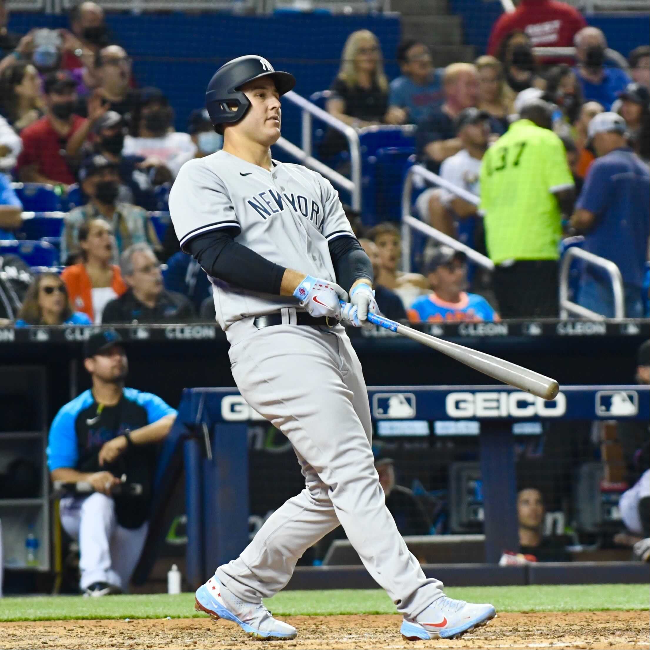 FOX Sports: MLB on X: Anthony Rizzo wore Chicago batting gloves