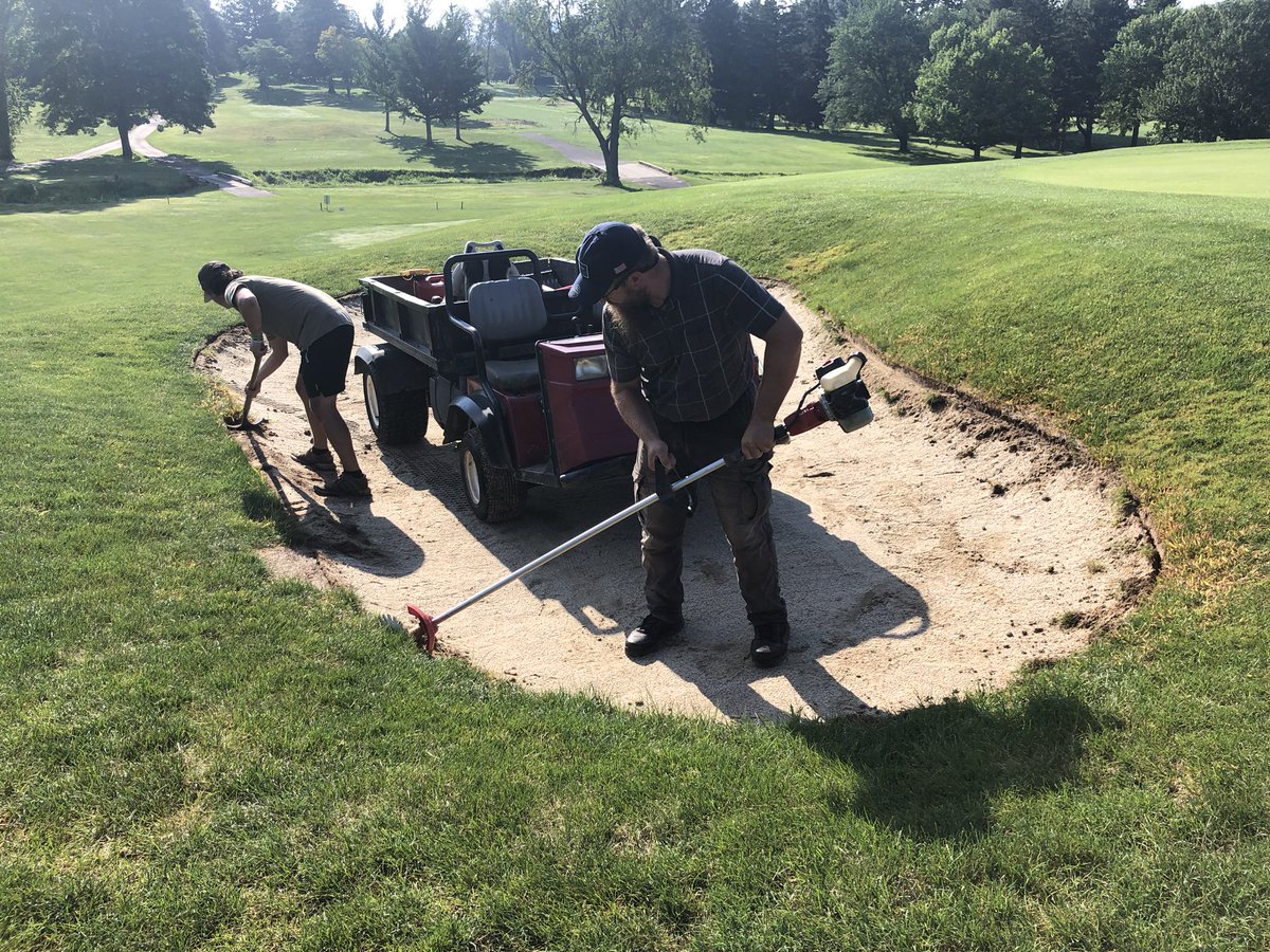 Edging some bunkers