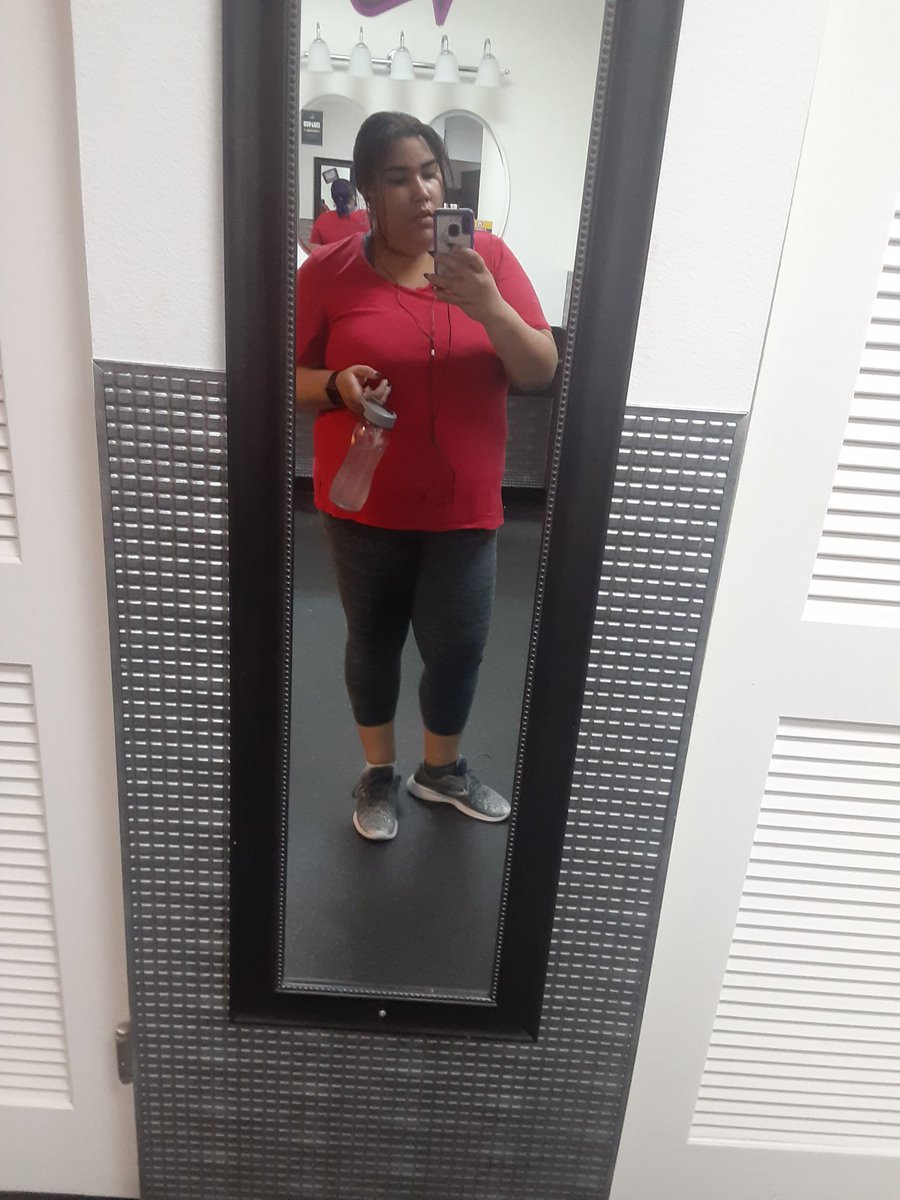 KasandyCheeks's tweet photo. I guess red is the go to color to wear at the #gym 🤷‍♀️❤
#workout #exercise #weightloss #healthy https://t.co/NAx8cigE6h