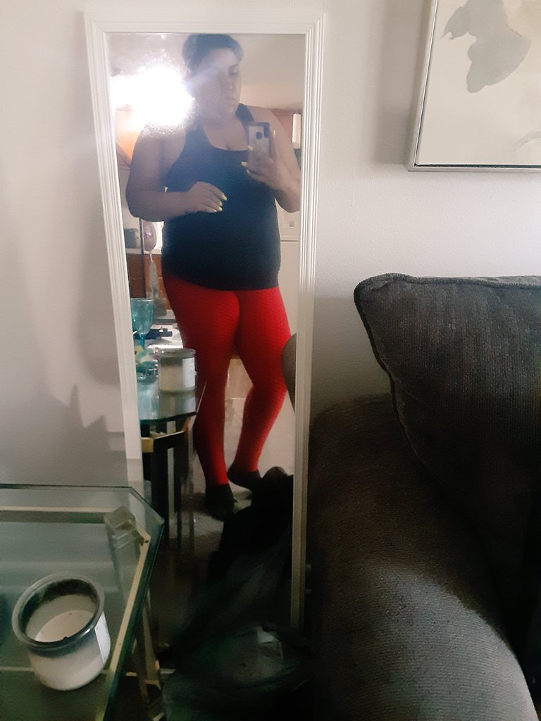 KasandyCheeks's tweet photo. I guess red is the go to color to wear at the #gym 🤷‍♀️❤
#workout #exercise #weightloss #healthy https://t.co/NAx8cigE6h