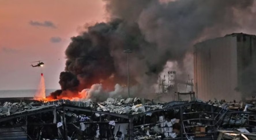 philabouzeid's tweet photo. كل بوق عم يحكي عن ٤ آب انو كرنفال ومهرجان ومدري شو ... أو شريك بالجرم او متواطئ او خائن بحق وطنو وشعبو. 

٤ آب تاريخ انفجار الفساد ببيروت. 
تاريخ اسود متل وجوه يلي كانوا السبب بشحن النيترات. تخزينو. تفجيرو. 

٤ آب يوم صلاة ومطالبة بالعدالة لآخر يوم .... https://t.co/f1vFjj8lKL