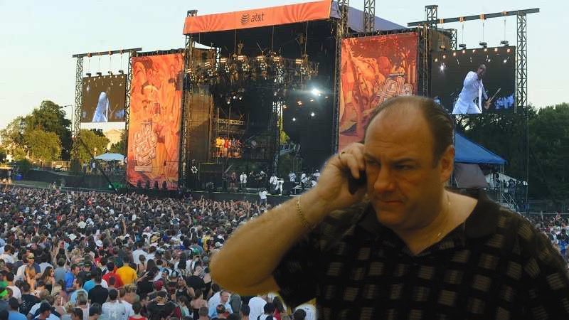 SopranosWorld's tweet image. Yeah Sil, I’m at dis friggin’ Lalagagootz, what time did you say Journey was playing? There’s some Post Madonn’ guy goin’ on soon then some stallions and biscuits, but I don’t see shit