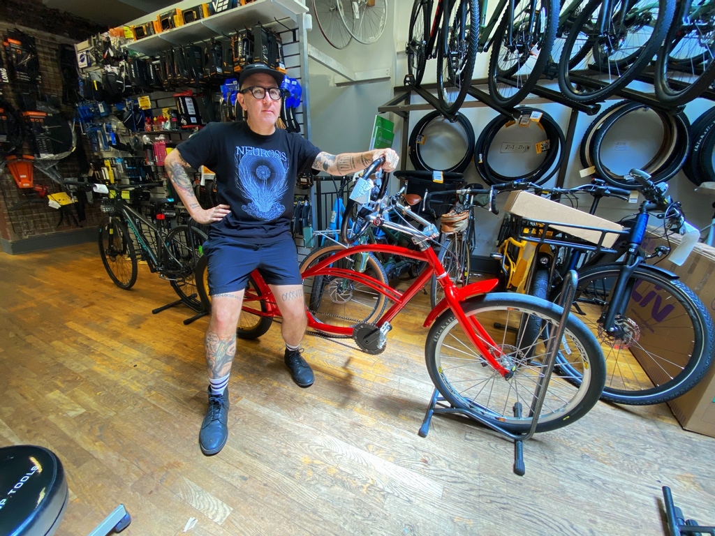 Ridebrooklyn's tweet photo. Bryan with @88dragonismyhomie freshly painted #chopperbicycle https://t.co/L0j2S7yPtQ