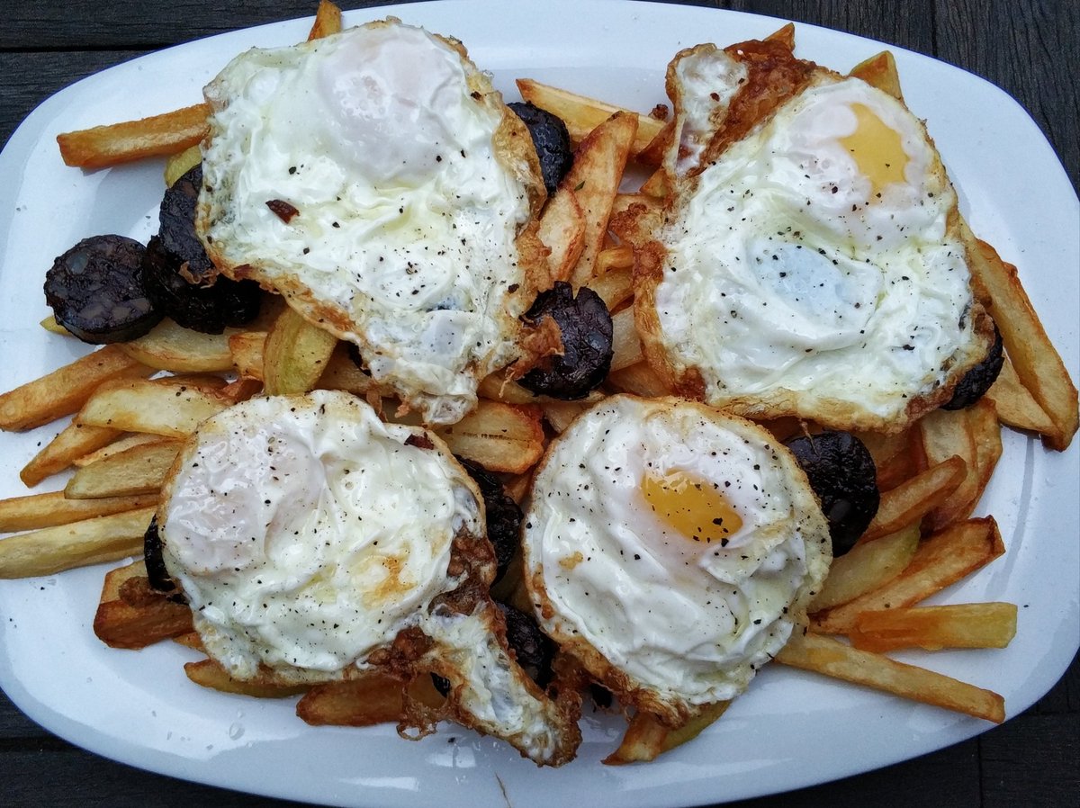 La botifarra negra és la nostra llagosta.