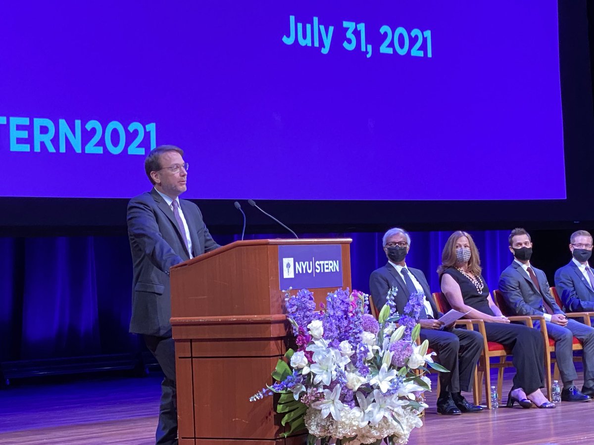 ⁦@RobertSalomon⁩ Vice Dean of Executive Programs talking with NYU Stern EP graduates—serious remarks, delightful anecdotes—Rob has it all.