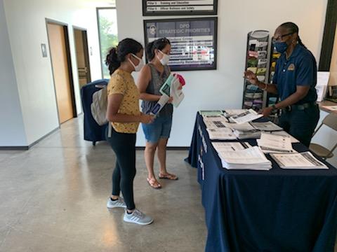 EPDPD_Outreach's tweet photo. Jubilee Park Storefront &amp; Mayor's Office host 1st Mayor's Back To School Volunteer Safety &amp; T-shirt Distribution #sowingthegoodseed @DPDChiefGarcia @AShawDPD @chiefizzy @DPDAnderson @DPDSalas @DPDJubileePark @bdwilsondpd https://t.co/r4GZEa3luj