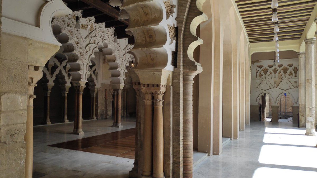 Palacio Antiguo vibes.