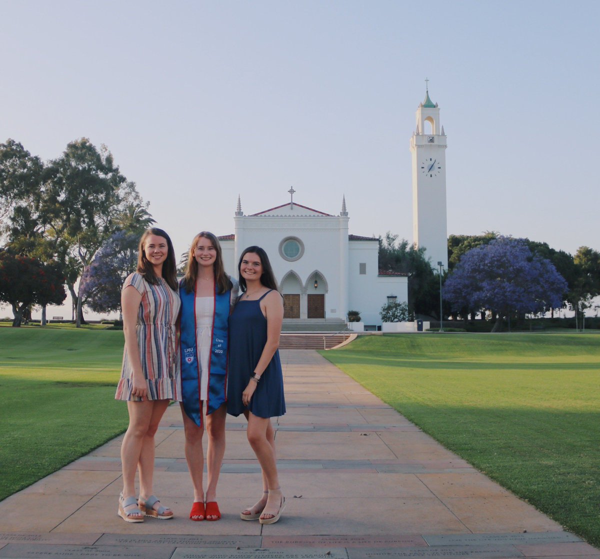 KateBlach's tweet photo. #LMUGrad https://t.co/NUIS4Old82
