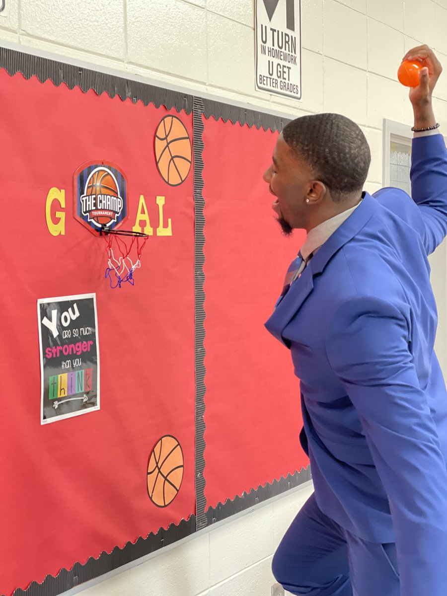 LightsoutJr's tweet photo. Going to be a Special year! 🤩 #7thGrade #CoachMurray #SGMS #TheFutureStartsHere 🦅🔵🟡 https://t.co/gIn73FNioT