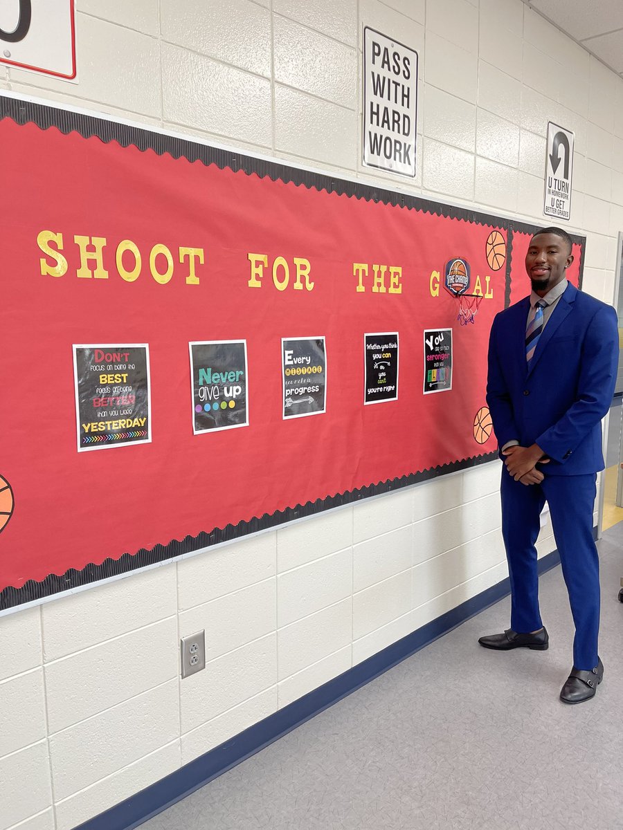 LightsoutJr's tweet photo. Going to be a Special year! 🤩 #7thGrade #CoachMurray #SGMS #TheFutureStartsHere 🦅🔵🟡 https://t.co/gIn73FNioT