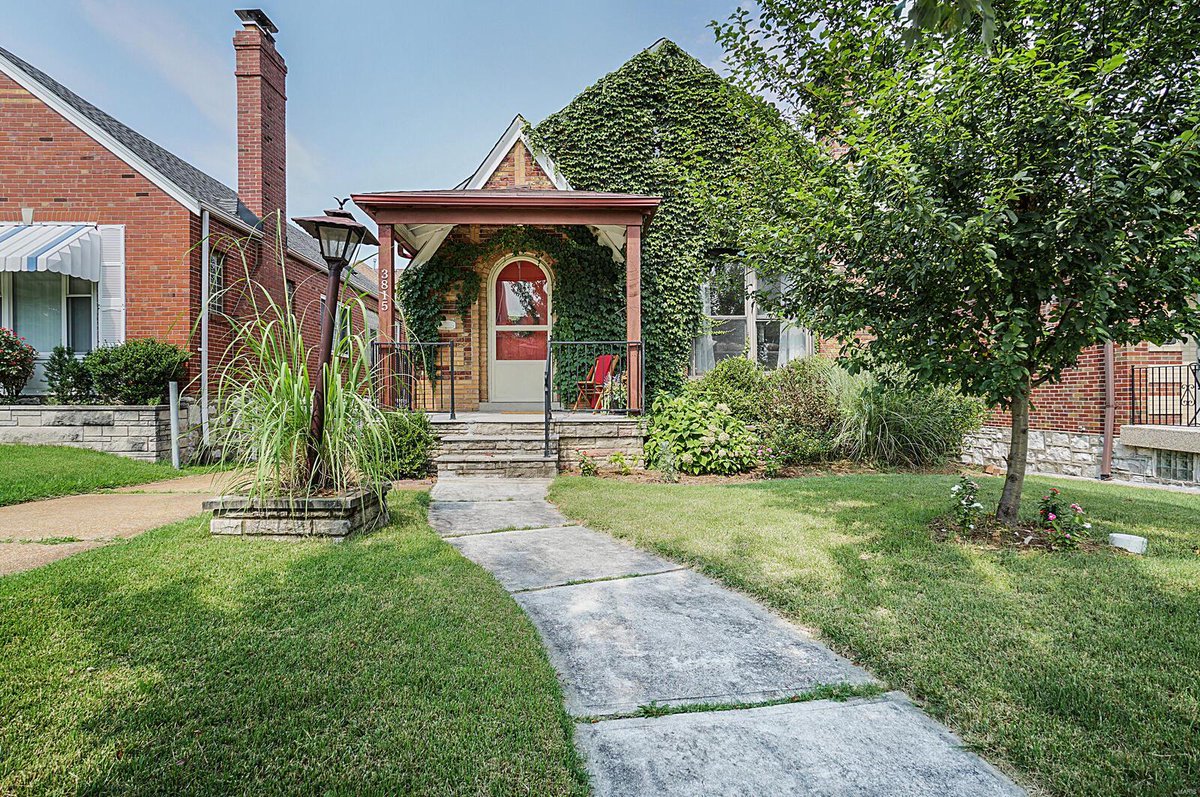 AmyPru's tweet photo. Check out my newest listing in #SaintLouis! Tell me what you think!  #realestate https://t.co/txuebBWkTw https://t.co/eZd6BnJDyi
