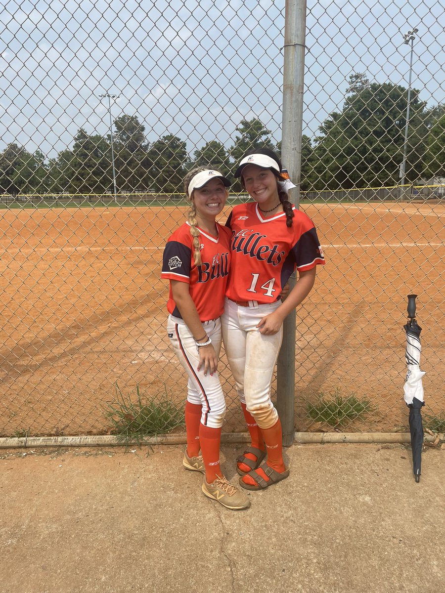 LauraKateTully1's tweet photo. so so proud of my team today. went undefeated all day to make it to the sweet 16 out of 150 teams. championship sunday tomorrow, go bullets🤍 #strategyiseverything @ecbulletscolvin @IHartFastpitch https://t.co/GyVV04A7C9
