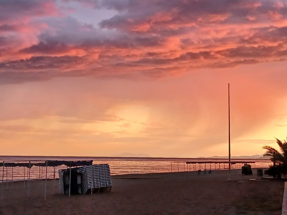 Meteonavarra_'s tweet photo. Tras la tormenta en Vilafortuny (Tarragona) llega la calma… https://t.co/aW9br2xiFq