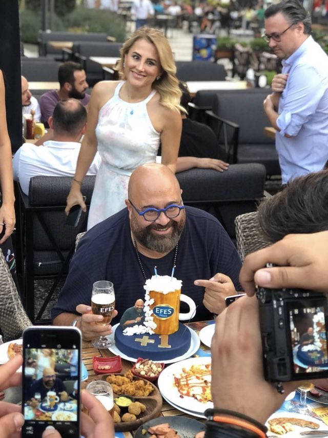 utyz1's tweet photo. Şefim bizle nasıl mutlu ama😍
@SomerSivrioglu 
#bursa #kat3 #masterchef2021 https://t.co/tTx1Cu9mmX