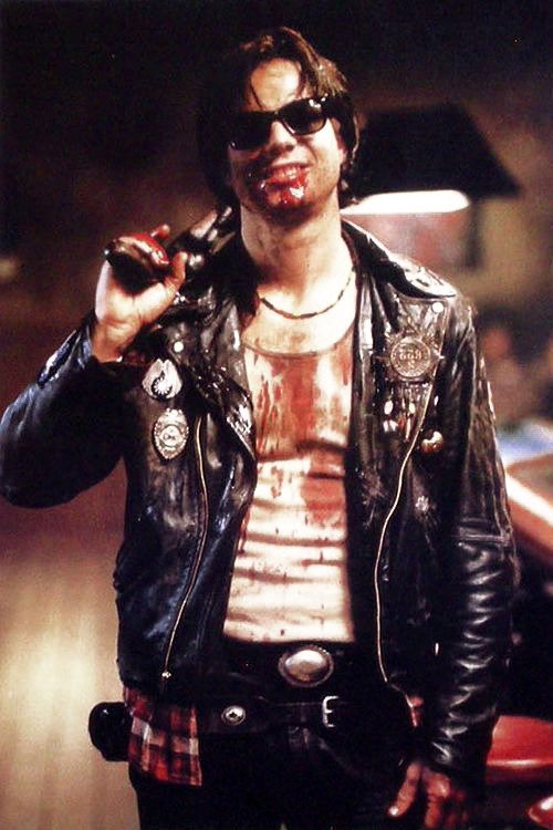 Near dark. Билл Пэкстон почти стемнело.