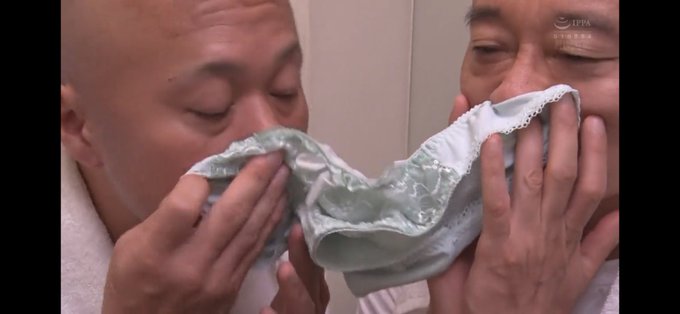 久しぶりにAV見たらこんな楽しそうなおじさんたちが&hellip;気になって全然抜けなかったでぷ https://t.co/ikbZLxEPHu