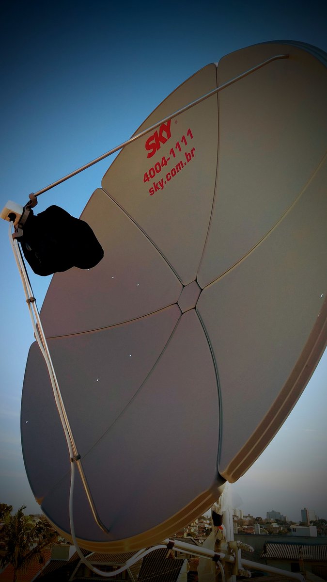 RadioOSG's tweet photo. Frente da parabólica de 1.5 mts
.
.
.
.
.
#eshail #qo100 #satellite #vucc #dxcc #dxssb #gigahertz #radioamador #amateurradio #amsat #arpapr #labre #pt5c #py5hc #py5nv #hamradio #datv https://t.co/YvGF5fQctS