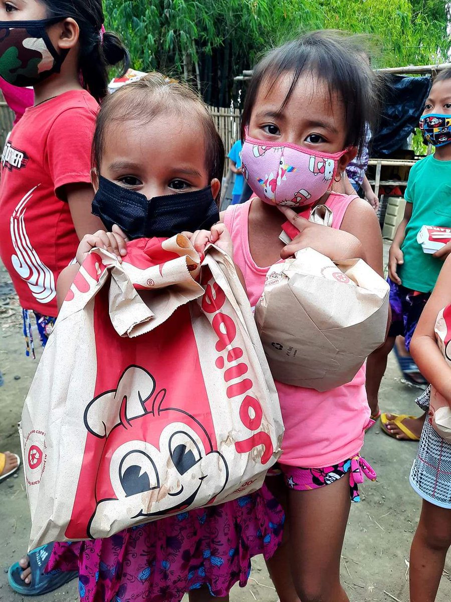 nosleepgangxzg's tweet photo. San Carlos City X Manila Ayudas Drop

August 31, 2021.

160 Happy Meal for Kids distributed at different Barangays at San Carlos City.
250 Kids at Sta. Ana Taytay, Rizal Feeding Program.

We won't sleep until everyone who needs help, gets help.

#NoSleepGang #XZG #AxieInfinity https://t.co/1ngBgfnTZw