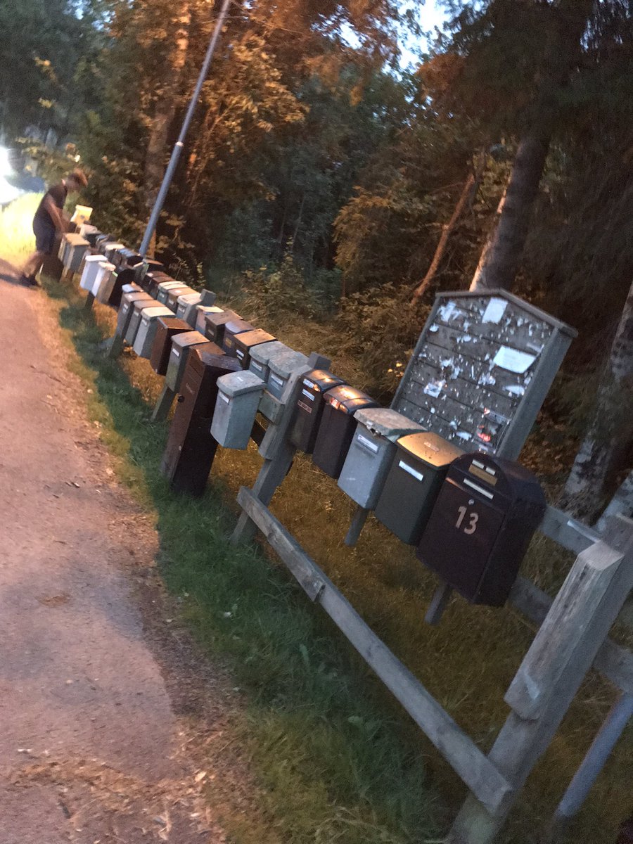 mfrom92's tweet photo. 🌜Fortsatt #HögEnergi i Halland! Ytterligare 500 kyrkovalfoldrar ⛪️ utdelade i #Onsala.
❓Ska vi köra på till 12-slaget?
❗️Totalt har 4600 delats ut i Halland idag. #TaTillbakaKyrkan #AfS2021 #svpol #kfkba https://t.co/qzmiq1DjCB